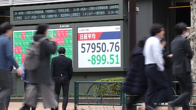 Acciones en Asia caen y se dirigen a su peor semana en casi seis años; el petróleo retrocede Acciones en Asia caen y se dirigen a su peor semana en casi seis años; el petróleo retrocede