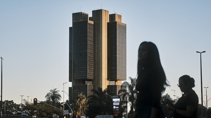 BC pode ampliar corte no 2º trimestre se guerra acabar, diz JPMorgan BC pode ampliar corte no 2º trimestre se guerra acabar, diz JPMorgan