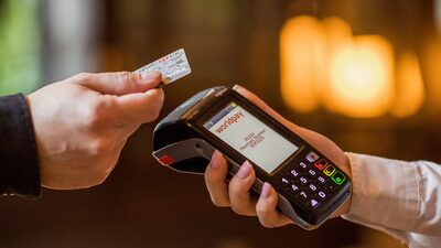 Com negócios de US$ 50 bilhões, setor financeiro impulsiona M&As contra queda global Com negócios de US$ 50 bilhões, setor financeiro impulsiona M&As contra queda global