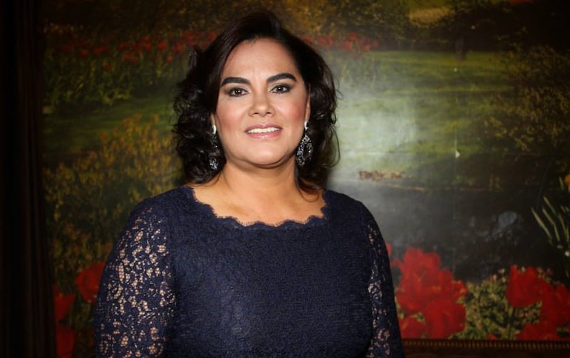 La exprimera dama, Rosa Elena de Lobo, en la Cena Gala del Desfile de la Hispanidad en The Astoria World Manor en octubre de 2013. La exprimera dama, Rosa Elena de Lobo, en la Cena Gala del Desfile de la Hispanidad en The Astoria World Manor en octubre de 2013.