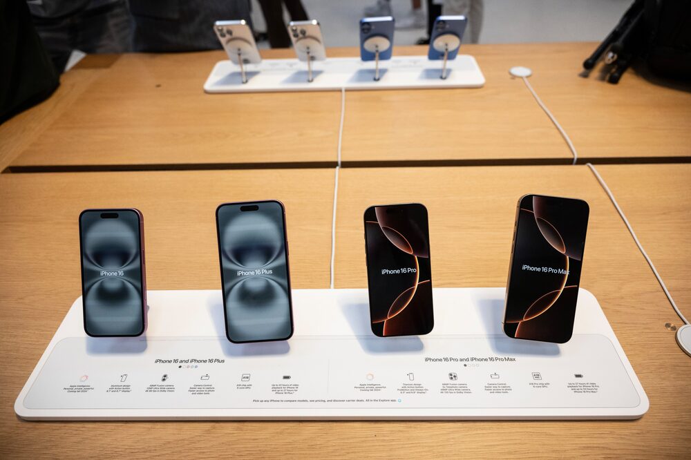 Modelos nuevos de iPhone en una tienda de Apple en la Quinta Avenida de Nueva York, Estados Unidos. Modelos nuevos de iPhone en una tienda de Apple en la Quinta Avenida de Nueva York, Estados Unidos.