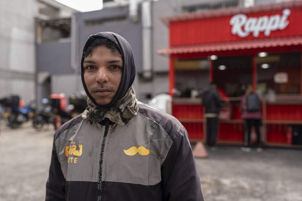 Ángel Pulgar es uno de los 70.000 mensajeros repartidores de Rappi en Colombia. Fotógrafo: Nathalia Angarita/Bloomberg Ángel Pulgar es uno de los 70.000 mensajeros repartidores de Rappi en Colombia. Fotógrafo: Nathalia Angarita/Bloomberg
