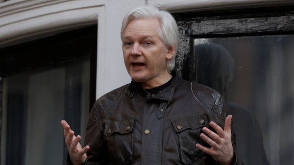 Tribunal retira a Assange la ciudadanía ecuatoriana Tribunal retira a Assange la ciudadanía ecuatoriana