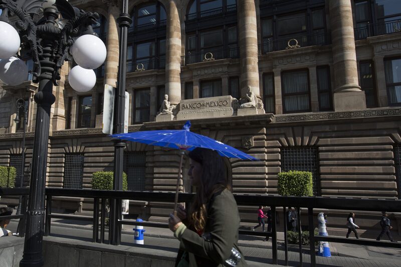 México recibió US$12.000 millones de Derechos Especiales de Giro (DEG) que transfirió el FMI a las reservas internacionales de Banco de México. México recibió US$12.000 millones de Derechos Especiales de Giro (DEG) que transfirió el FMI a las reservas internacionales de Banco de México.