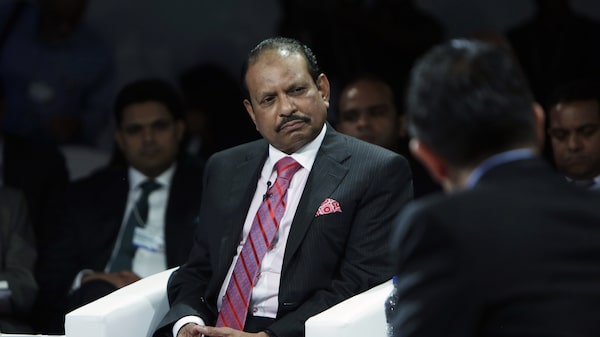 O self-made man indiano que ergueu uma fortuna de US$ 7,1 bi nos Emirados Árabes O self-made man indiano que ergueu uma fortuna de US$ 7,1 bi nos Emirados Árabes