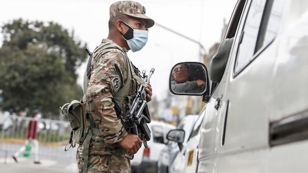 Human Rights Watch pide al Perú revocar los decretos de estado de emergencia Human Rights Watch pide al Perú revocar los decretos de estado de emergencia