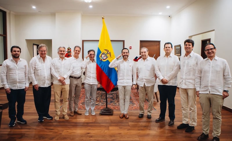 El presidente Abelardo de la Espriella durante una reunión en Barranquilla con empresarios y líderes de algunos de los principales grupos económicos de Colombia para abordar la reconstrucción tras el terremoto del 10 de agosto. El presidente Abelardo de la Espriella durante una reunión en Barranquilla con empresarios y líderes de algunos de los principales grupos económicos de Colombia para abordar la reconstrucción tras el terremoto del 10 de agosto.