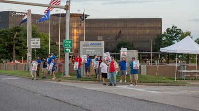 Boeing contratará reemplazos ante huelga en su unidad de defensa Boeing contratará reemplazos ante huelga en su unidad de defensa