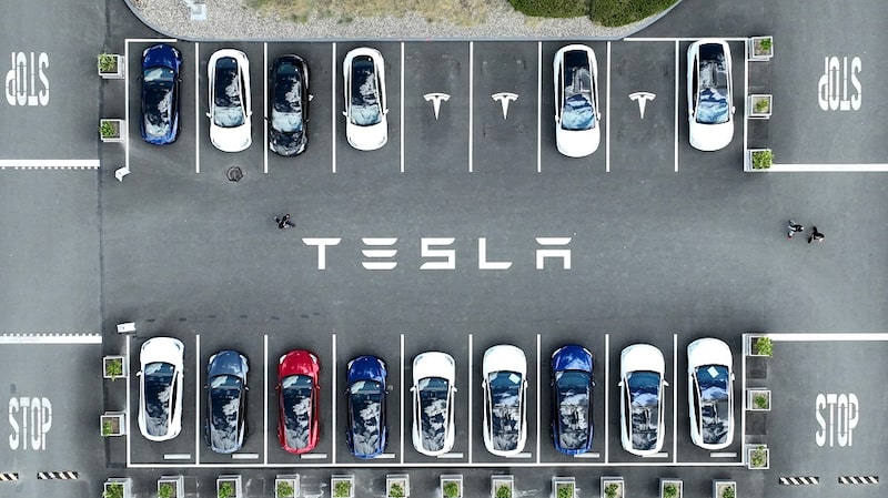 Tesla planea nuevos recortes de empleo tras la salida de dos ejecutivos más, según informe Tesla planea nuevos recortes de empleo tras la salida de dos ejecutivos más, según informe