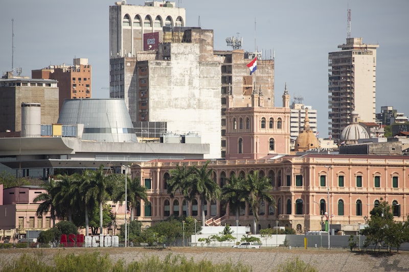 Ueno Plans Capital Boost as Investors Dump Paraguay Banks Bonds Ueno Plans Capital Boost as Investors Dump Paraguay Banks Bonds