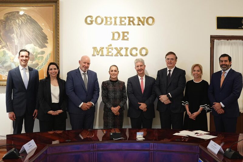 La presidenta de México y directivos de Nestlé (Cortesía: Nestlé) La presidenta de México y directivos de Nestlé (Cortesía: Nestlé)