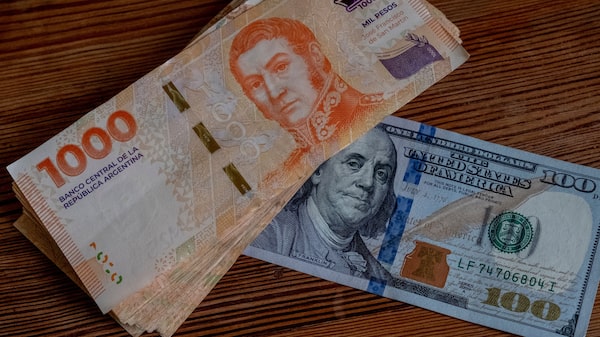¿Bonos en dólares o en pesos? Cuáles rindieron más en el último semestre en Argentina ¿Bonos en dólares o en pesos? Cuáles rindieron más en el último semestre en Argentina