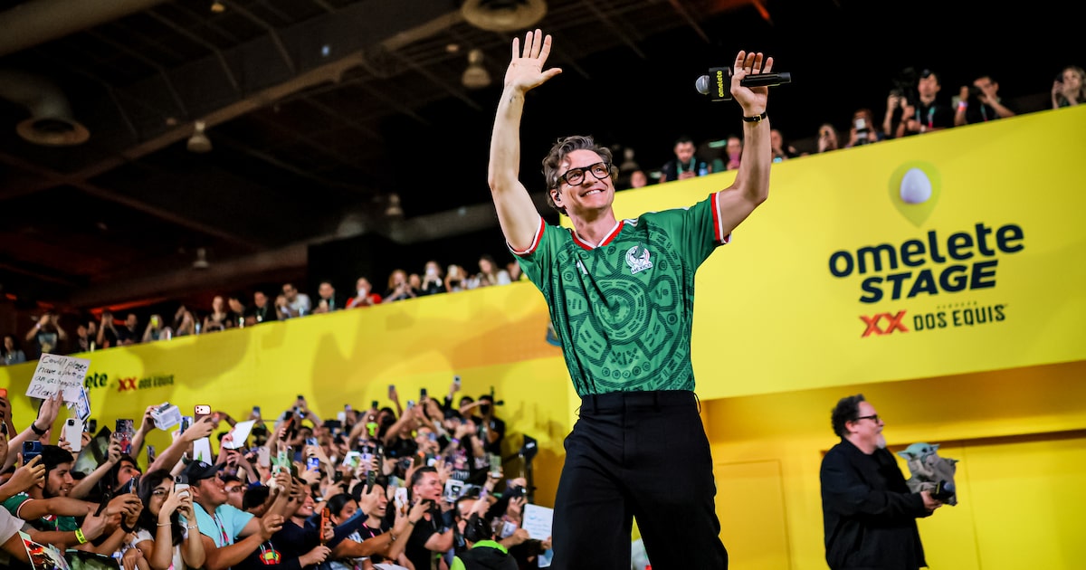 CCXP MÉXICO: PEDRO PASCAL LUCE RELOJ CHANEL