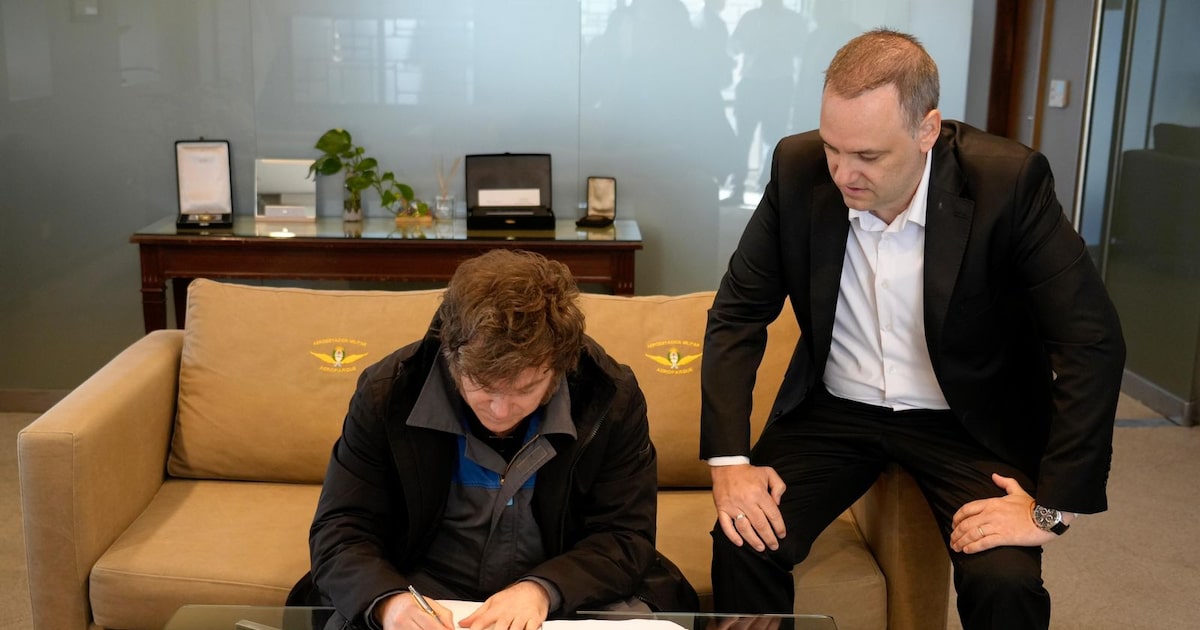 Adrián Ravier asume la vocería presidencial en Argentina bajo la designación de Manuel Adorni