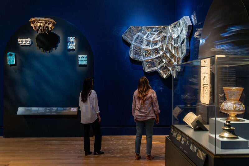 La clave para montar una buena exposición en un museo es hacer que el espectador reconsidere todo lo que creía saber. La clave para montar una buena exposición en un museo es hacer que el espectador reconsidere todo lo que creía saber.