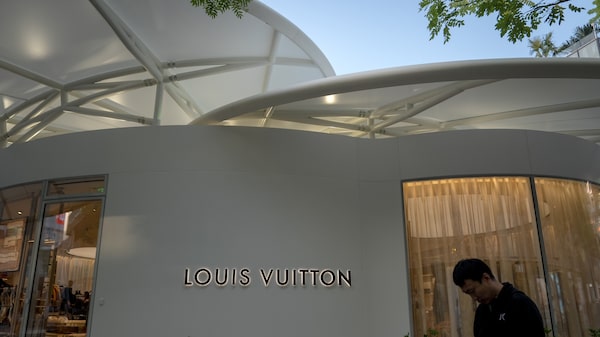 Atingida por boicote na China, LVMH frustra mercado e ações têm pior ano desde 2008 Atingida por boicote na China, LVMH frustra mercado e ações têm pior ano desde 2008