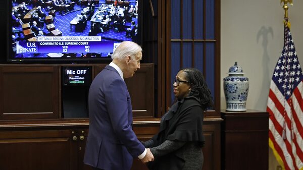 Ketanji Brown Jackson es la primera mujer negra en la Corte Suprema de EE.UU. Ketanji Brown Jackson es la primera mujer negra en la Corte Suprema de EE.UU.