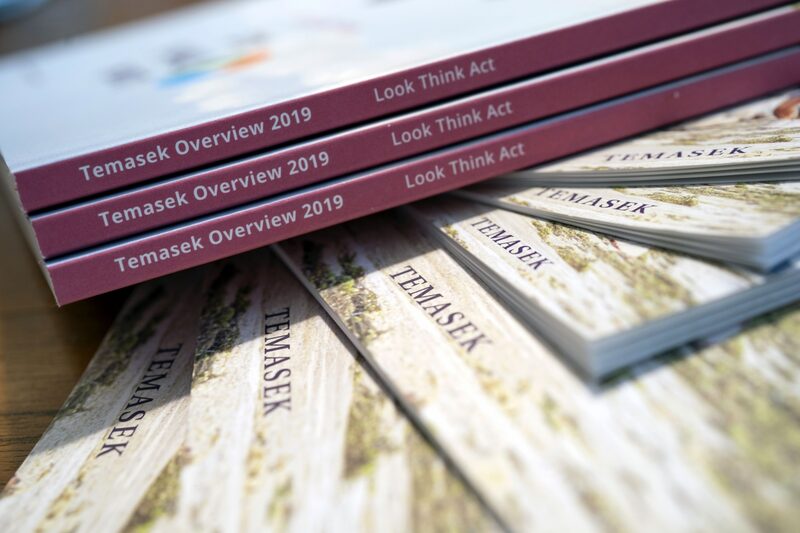 Copias del informe anual de Temasek Holdings Pte se disponen para una fotografía en Singapur, el martes 9 de julio de 2019. Fotógrafo: Bryan van der Beek/Bloomberg Copias del informe anual de Temasek Holdings Pte se disponen para una fotografía en Singapur, el martes 9 de julio de 2019. Fotógrafo: Bryan van der Beek/Bloomberg