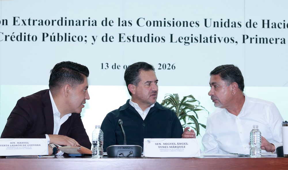 Senadores de Morena Emmanuel Reyes, Miguel Ángel Yunes y Homero Davis (izquierda a derecha), durante la sesión de la Comisión de Hacienda del Senado, en la dictaminación del Paquete Económico 2027, en materia de ingresos. Senadores de Morena Emmanuel Reyes, Miguel Ángel Yunes y Homero Davis (izquierda a derecha), durante la sesión de la Comisión de Hacienda del Senado, en la dictaminación del Paquete Económico 2027, en materia de ingresos.