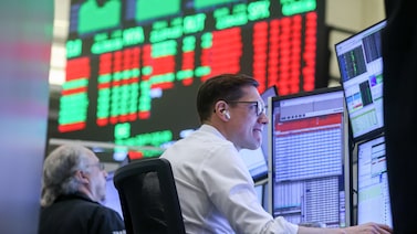 Wall Street cae mientras el petróleo vuelve a US$100 y crecen tensiones en el crédito privado Wall Street cae mientras el petróleo vuelve a US$100 y crecen tensiones en el crédito privado