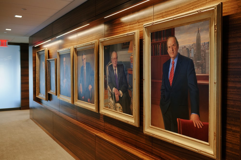 Retratos dos antigos CEOs da Lazard Asset Management no escritório da empresa em Nova York Retratos dos antigos CEOs da Lazard Asset Management no escritório da empresa em Nova York