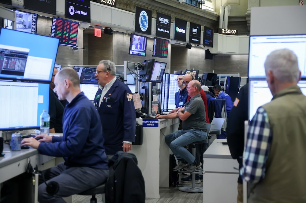 Nasdaq 100 Sinks Into Correction As Big Tech Keeps Falling Nasdaq 100 Sinks Into Correction As Big Tech Keeps Falling
