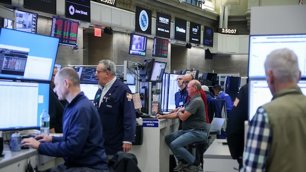 Nasdaq 100 entra en corrección y el S&P 500 cae tras decisión de la Fed sobre las tasas Nasdaq 100 entra en corrección y el S&P 500 cae tras decisión de la Fed sobre las tasas