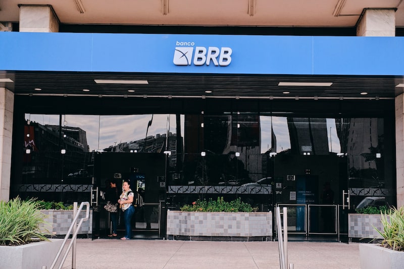 Banco de Brasília afirmou que 'permanece confiante' na conclusão das medidas estruturantes para o fortalecimento de sua posição de capital (Foto: Gustavo Minas/Bloomberg) Banco de Brasília afirmou que 'permanece confiante' na conclusão das medidas estruturantes para o fortalecimento de sua posição de capital (Foto: Gustavo Minas/Bloomberg)
