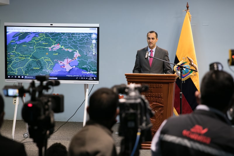 El canciller de Ecuador, Juan Carlos Holguín, durante una rueda de prensa este 14 de marzo. El canciller de Ecuador, Juan Carlos Holguín, durante una rueda de prensa este 14 de marzo.