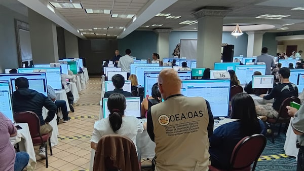 El recuento especial de actas mantiene en suspenso la elección presidencial en Honduras El recuento especial de actas mantiene en suspenso la elección presidencial en Honduras