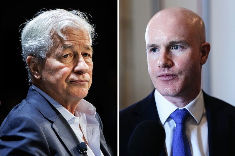 Jamie Dimon y Brian Armstrong. Fotógrafos: Samuel Corum, Aaron Schwartz/Bloomberg. Jamie Dimon y Brian Armstrong. Fotógrafos: Samuel Corum, Aaron Schwartz/Bloomberg.