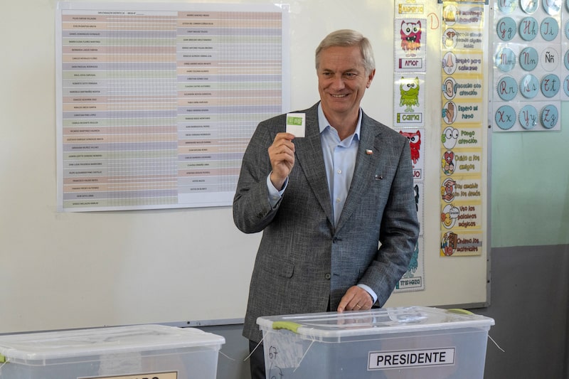 Chileans Vote In Presidential Election Chileans Vote In Presidential Election