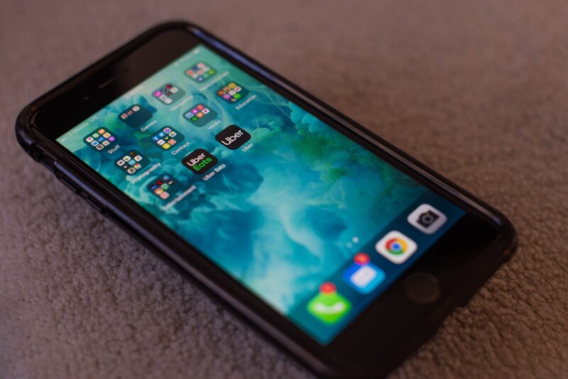 En Colombia el envío de mensajes USSD, con fines comerciales o publicitarios, está autorizados cuando el usuario haya solicitado expresamente su envío, aun cuando estos no impliquen ningún costo para este. En Colombia el envío de mensajes USSD, con fines comerciales o publicitarios, está autorizados cuando el usuario haya solicitado expresamente su envío, aun cuando estos no impliquen ningún costo para este.