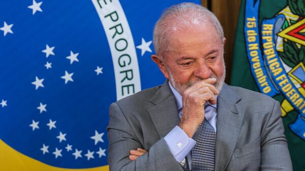 Lula vê aprovação cair e fica atrás de Tarcísio em pesquisa para 2026, aponta Atlas Lula vê aprovação cair e fica atrás de Tarcísio em pesquisa para 2026, aponta Atlas