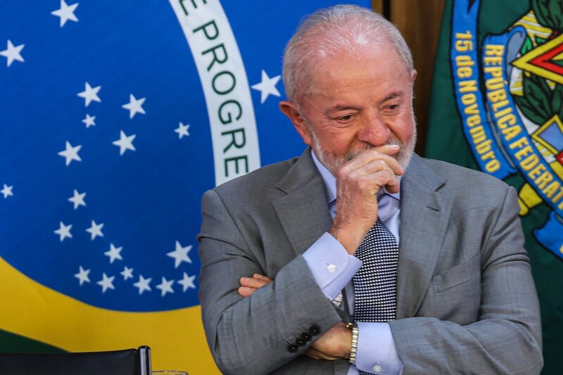 Brasília (DF), 14/07/2025 - Presidente Luiz Inácio Lula da Silva, participa da assinatura de medida provisória que concede isenção da taxa de serviço metrológico para verificação de taxímetros. Foto: Valter Campanato/Agência Brasil Brasília (DF), 14/07/2025 - Presidente Luiz Inácio Lula da Silva, participa da assinatura de medida provisória que concede isenção da taxa de serviço metrológico para verificação de taxímetros. Foto: Valter Campanato/Agência Brasil