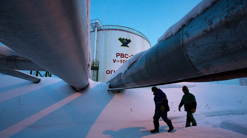 El petróleo subió después de que el presidente ruso, Vladimir Putin, anunciara que reconocerá a dos autoproclamadas repúblicas separatistas en el este de Ucrania en una dramática escalada del conflicto. Informe de Simone Foxman y Paul Wallace en Bloomberg Television.Fuente: Bloomberg El petróleo subió después de que el presidente ruso, Vladimir Putin, anunciara que reconocerá a dos autoproclamadas repúblicas separatistas en el este de Ucrania en una dramática escalada del conflicto. Informe de Simone Foxman y Paul Wallace en Bloomberg Television.Fuente: Bloomberg