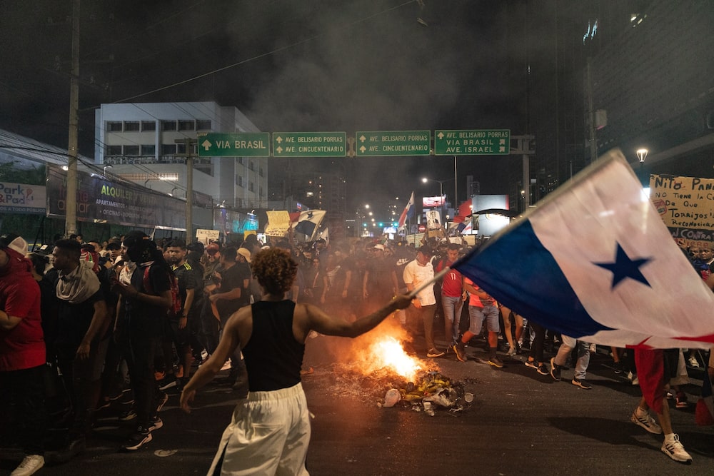 Los manifestantes bloquean una carretera durante una protesta contra First Quantum Minerals Ltd. en la Ciudad de Panamá, Panamá, el 25 de octubre de 2023. Fotógrafo: Walter Hurtado/Bloomberg Los manifestantes bloquean una carretera durante una protesta contra First Quantum Minerals Ltd. en la Ciudad de Panamá, Panamá, el 25 de octubre de 2023. Fotógrafo: Walter Hurtado/Bloomberg