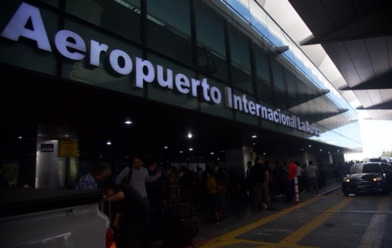 En junio pasado se registraron al menos cinco apagones que afectaron por varias horas a los usuarios de la terminal aérea guatemalteca. En junio pasado se registraron al menos cinco apagones que afectaron por varias horas a los usuarios de la terminal aérea guatemalteca.
