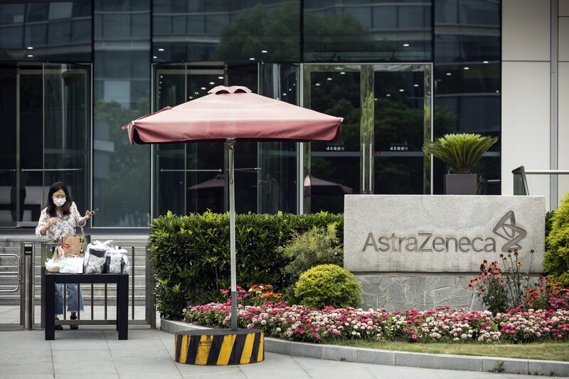 La empresa AstraZeneca Plc licenció esta píldorea de la biotech Eccogene el año pasado. La empresa AstraZeneca Plc licenció esta píldorea de la biotech Eccogene el año pasado.