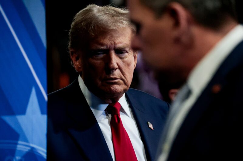 Trump quiere aranceles para desertores del dólar y menos sanciones de EE.UU.: este sería su plan Trump quiere aranceles para desertores del dólar y menos sanciones de EE.UU.: este sería su plan