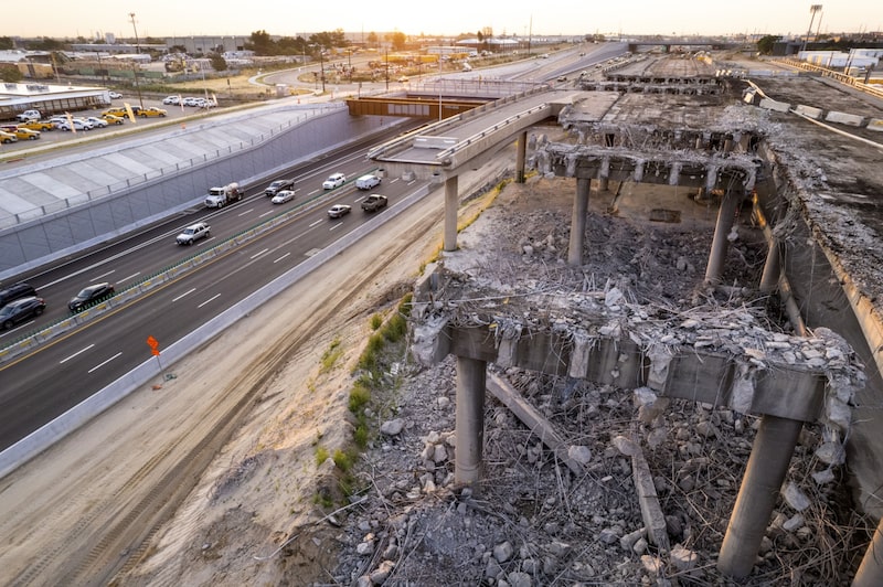 Plano bipartidário de gastos de US$ 550 bilhões para revitalizar a infraestrutura de transporte e serviços públicos do país Plano bipartidário de gastos de US$ 550 bilhões para revitalizar a infraestrutura de transporte e serviços públicos do país