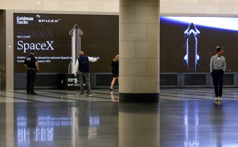 Cartel de SpaceX en el vestíbulo de la sede de Goldman Sachs en Nueva York. Fotógrafo: Kena Betancur/Bloomberg Cartel de SpaceX en el vestíbulo de la sede de Goldman Sachs en Nueva York. Fotógrafo: Kena Betancur/Bloomberg