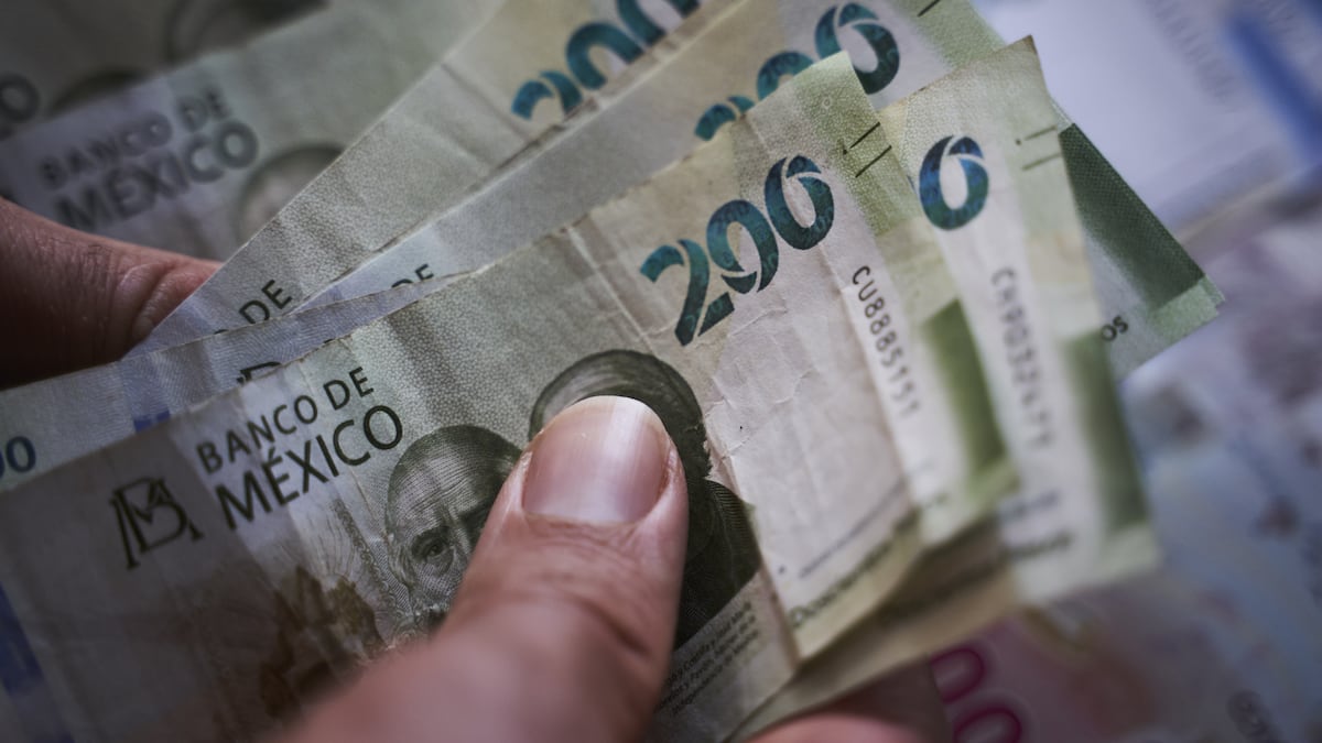 Peso mexicano se debilita esta semana hasta su peor nivel en cinco meses tras decisión de Banxico
