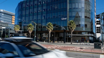 Uber investe US$100 mi para construir estações de recarga de veículos autônomos nos EUA Uber investe US$100 mi para construir estações de recarga de veículos autônomos nos EUA