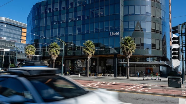 Uber investe US$100 mi para construir estações de recarga de veículos autônomos nos EUA Uber investe US$100 mi para construir estações de recarga de veículos autônomos nos EUA