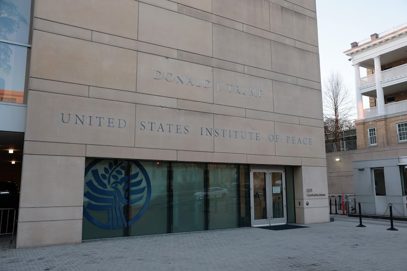 El Instituto de Paz de los Estados Unidos construye su sede en Washington, DC. El Instituto de Paz de los Estados Unidos construye su sede en Washington, DC.
