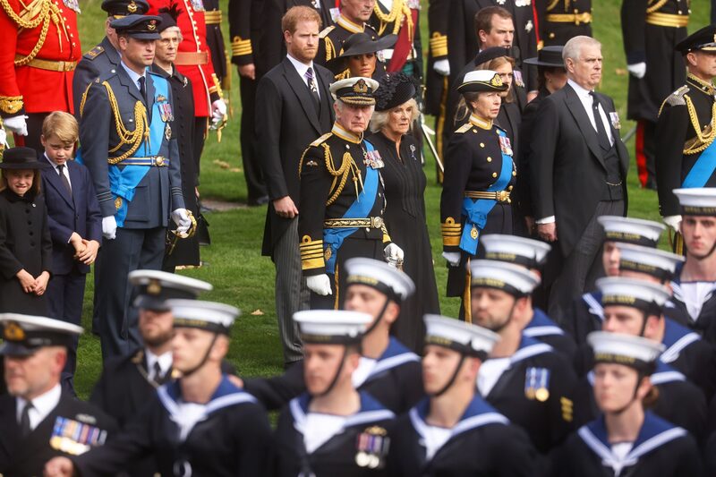 Funeral da Rainha Elizabeth II: no detalhe (ao centro), o Rei Charles III, a rainha consorte Camilla e os príncipes William e Harry Funeral da Rainha Elizabeth II: no detalhe (ao centro), o Rei Charles III, a rainha consorte Camilla e os príncipes William e Harry
