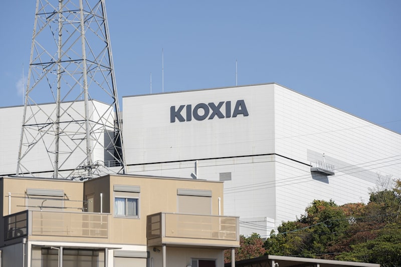 Vista exterior de una de las plantas de Kioxia Corp. en Yokkaichi, prefectura de Mie (Japón), el lunes 25 de noviembre de 2024. Vista exterior de una de las plantas de Kioxia Corp. en Yokkaichi, prefectura de Mie (Japón), el lunes 25 de noviembre de 2024.