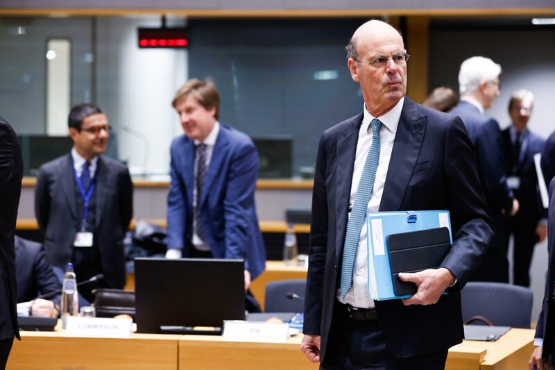 “La réplica puede ser muy vigorosa y no debemos responder exactamente con las mismas armas”, dijo Lombard en BFM TV. (Bloomberg) “La réplica puede ser muy vigorosa y no debemos responder exactamente con las mismas armas”, dijo Lombard en BFM TV. (Bloomberg)