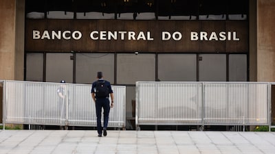 Copom reduz taxa de juros para 14,75% ao ano sob pressão de efeitos da guerra no Irã Copom reduz taxa de juros para 14,75% ao ano sob pressão de efeitos da guerra no Irã